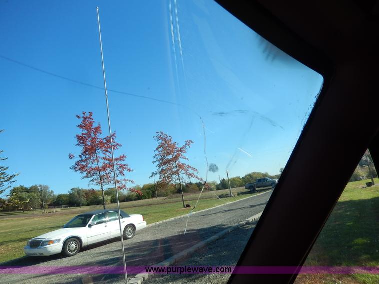 image for item H9580 1997 Ford F450 Super Duty XLT utility truck