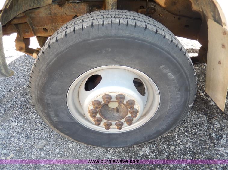 image for item H9580 1997 Ford F450 Super Duty XLT utility truck