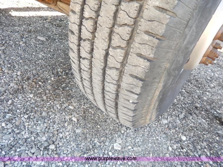 image for item H9580 1997 Ford F450 Super Duty XLT utility truck