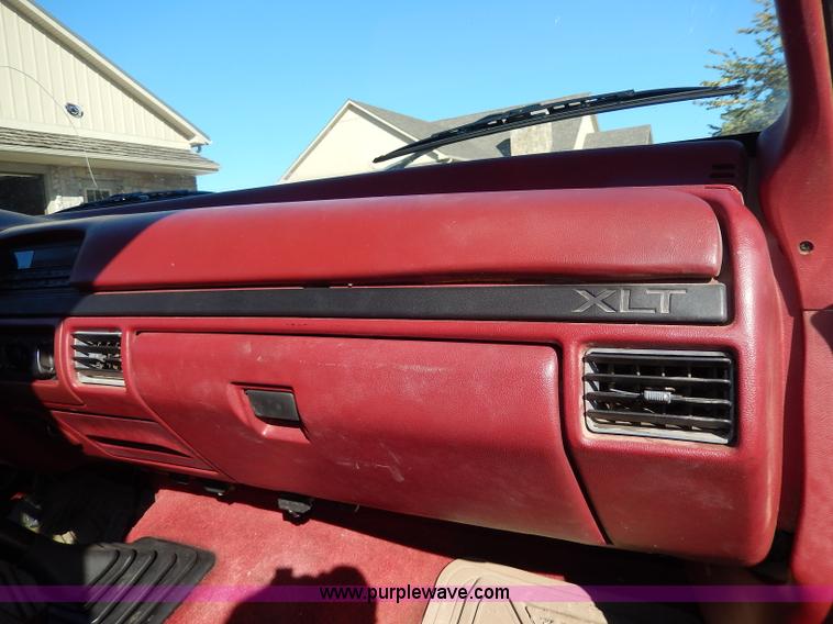 image for item H9580 1997 Ford F450 Super Duty XLT utility truck