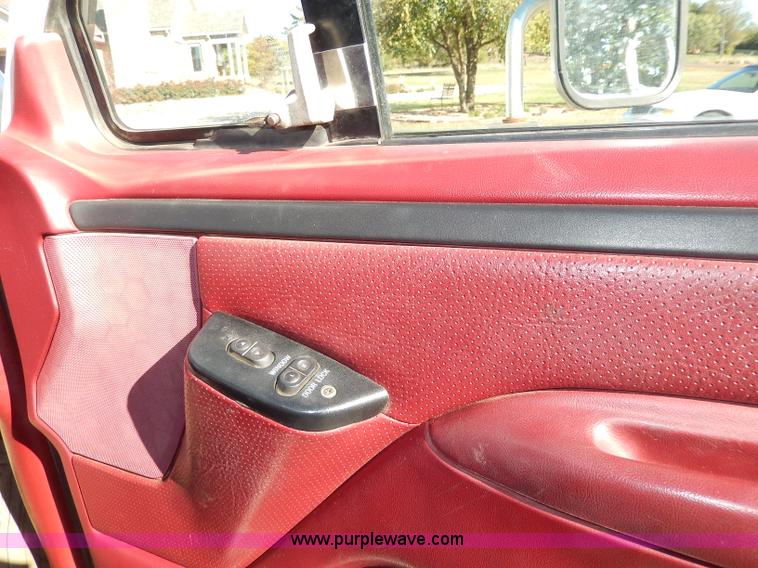 image for item H9580 1997 Ford F450 Super Duty XLT utility truck