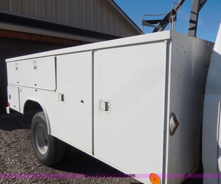 image for item H9580 1997 Ford F450 Super Duty XLT utility truck