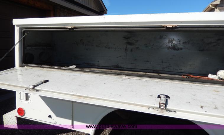 image for item H9580 1997 Ford F450 Super Duty XLT utility truck