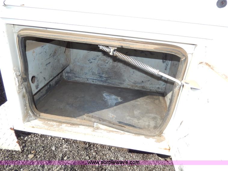 image for item H9580 1997 Ford F450 Super Duty XLT utility truck