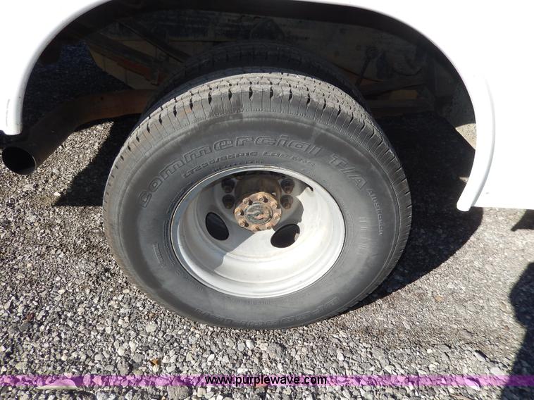 image for item H9580 1997 Ford F450 Super Duty XLT utility truck