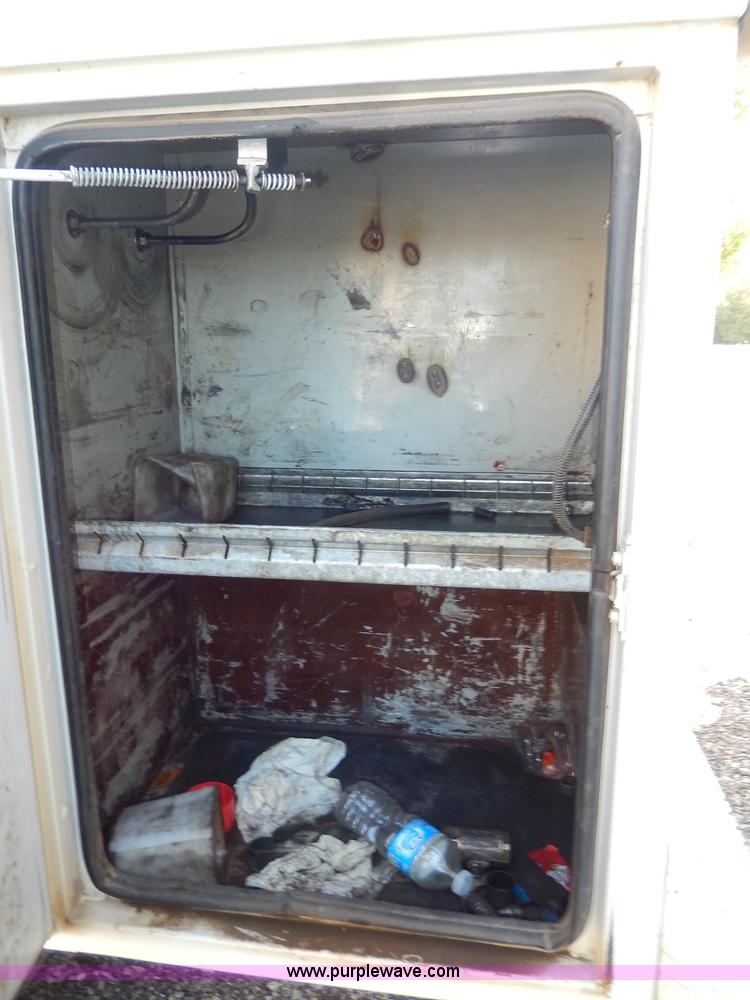 image for item H9580 1997 Ford F450 Super Duty XLT utility truck