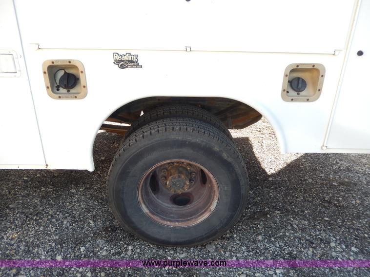 image for item H9580 1997 Ford F450 Super Duty XLT utility truck