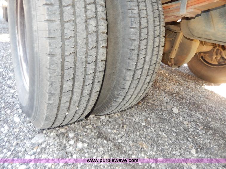 image for item H9580 1997 Ford F450 Super Duty XLT utility truck