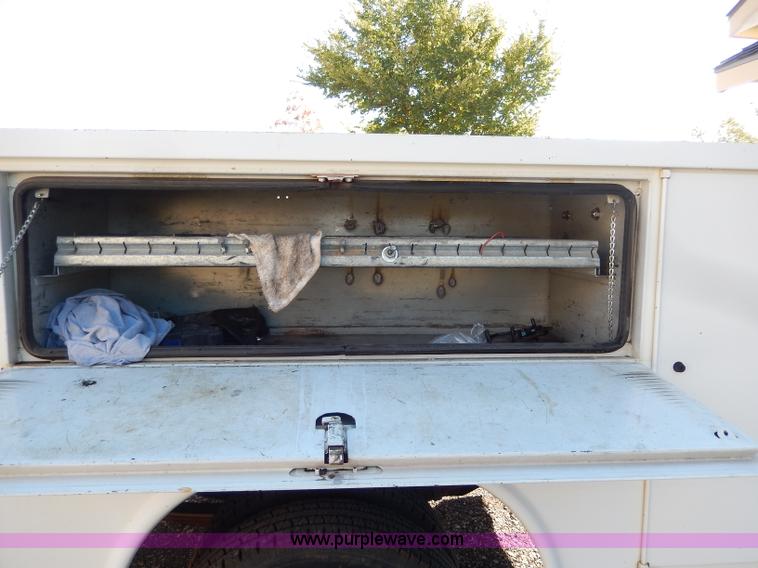 image for item H9580 1997 Ford F450 Super Duty XLT utility truck