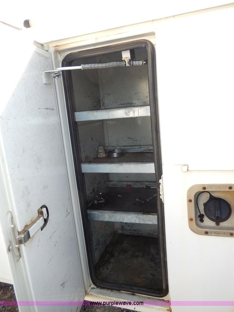 image for item H9580 1997 Ford F450 Super Duty XLT utility truck