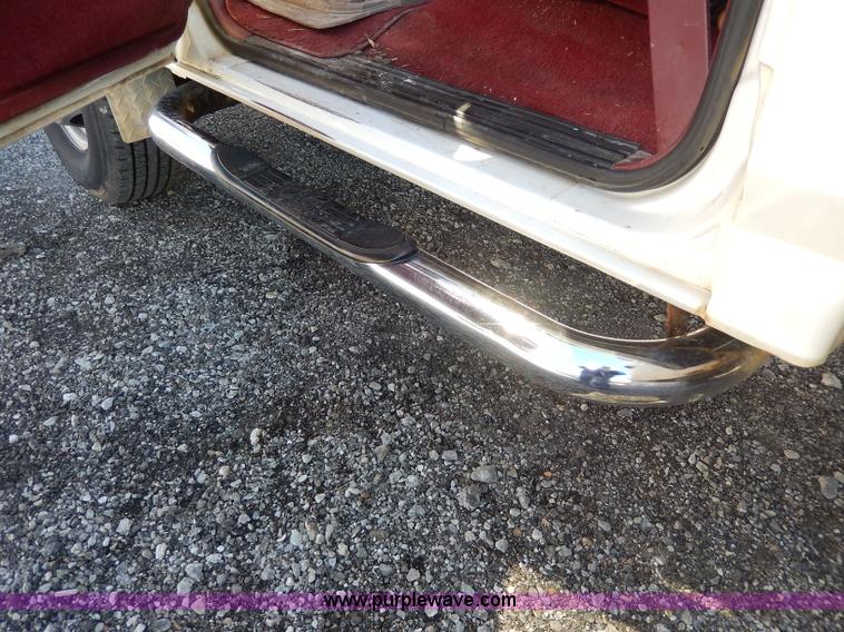 image for item H9580 1997 Ford F450 Super Duty XLT utility truck