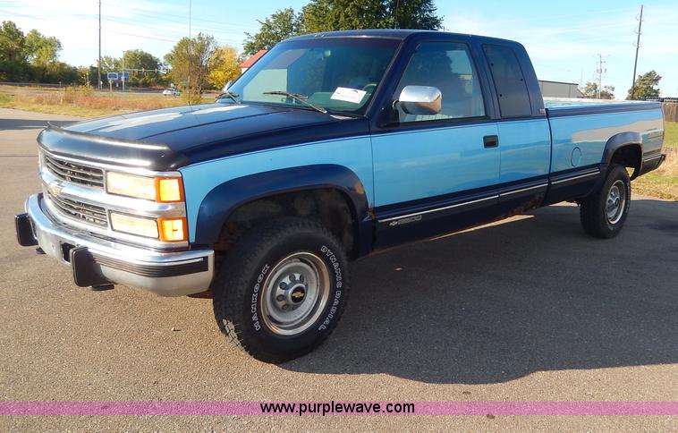 image for item H9601 1994 Chevrolet Silverado 1500 Ext. Cab pickup truck
