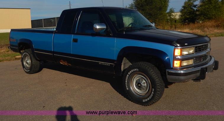 image for item H9601 1994 Chevrolet Silverado 1500 Ext. Cab pickup truck
