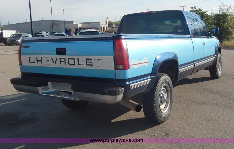 image for item H9601 1994 Chevrolet Silverado 1500 Ext. Cab pickup truck