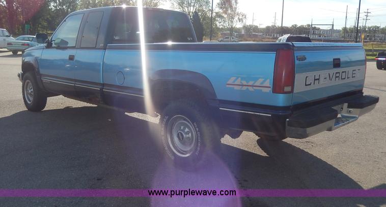 image for item H9601 1994 Chevrolet Silverado 1500 Ext. Cab pickup truck
