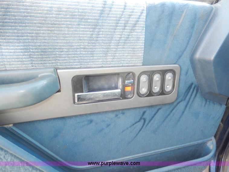 image for item H9601 1994 Chevrolet Silverado 1500 Ext. Cab pickup truck