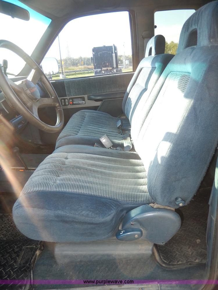 image for item H9601 1994 Chevrolet Silverado 1500 Ext. Cab pickup truck