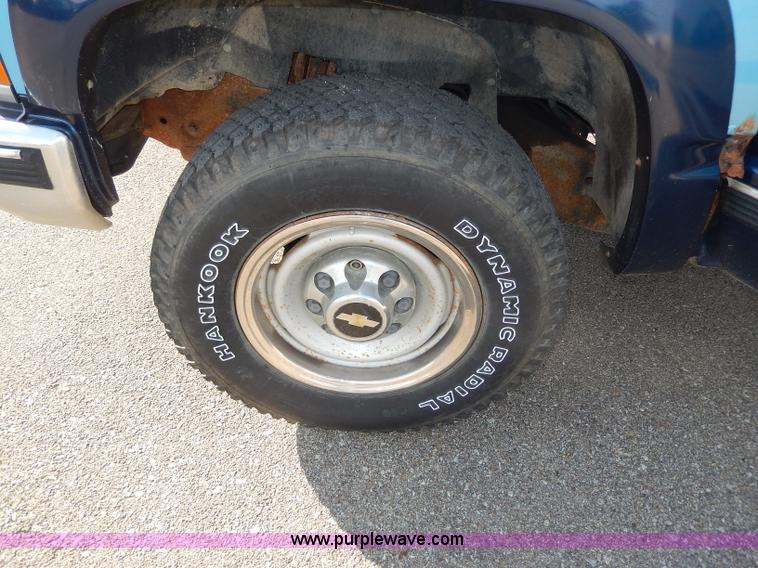 image for item H9601 1994 Chevrolet Silverado 1500 Ext. Cab pickup truck