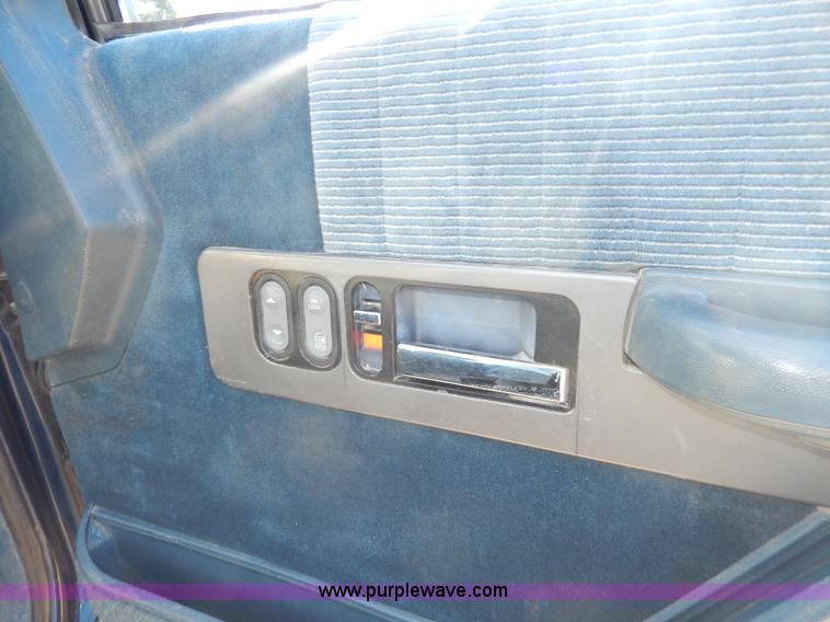 image for item H9601 1994 Chevrolet Silverado 1500 Ext. Cab pickup truck