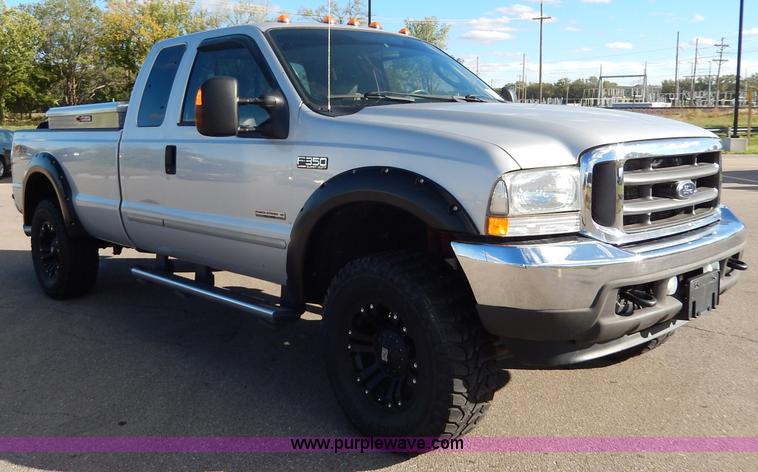 image for item H9634 2004 Ford F350 Super Duty Lariat FX4 Off-Road pickup truck