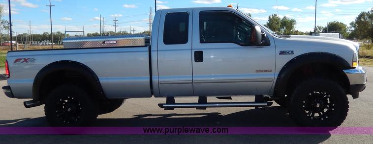 image for item H9634 2004 Ford F350 Super Duty Lariat FX4 Off-Road pickup truck