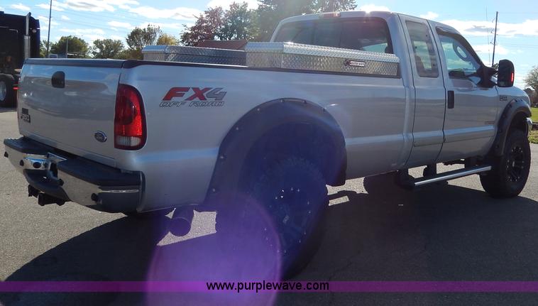 image for item H9634 2004 Ford F350 Super Duty Lariat FX4 Off-Road pickup truck