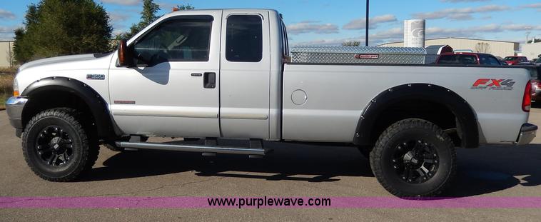 image for item H9634 2004 Ford F350 Super Duty Lariat FX4 Off-Road pickup truck