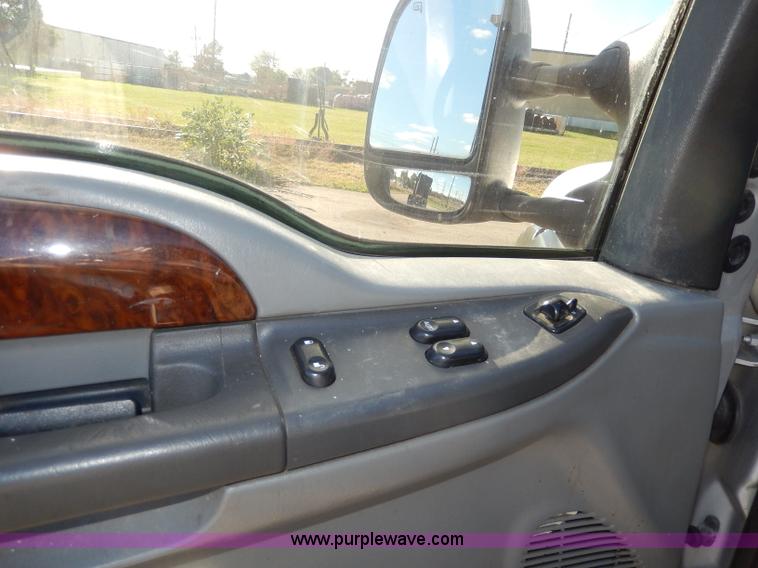 image for item H9634 2004 Ford F350 Super Duty Lariat FX4 Off-Road pickup truck