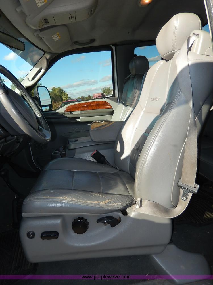 image for item H9634 2004 Ford F350 Super Duty Lariat FX4 Off-Road pickup truck