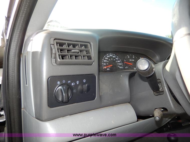 image for item H9634 2004 Ford F350 Super Duty Lariat FX4 Off-Road pickup truck