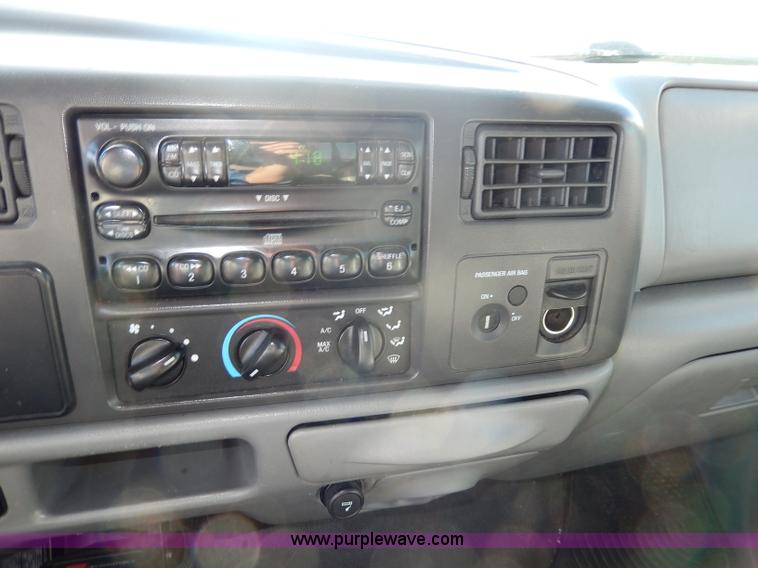 image for item H9634 2004 Ford F350 Super Duty Lariat FX4 Off-Road pickup truck