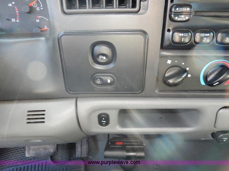 image for item H9634 2004 Ford F350 Super Duty Lariat FX4 Off-Road pickup truck