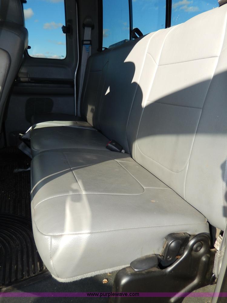 image for item H9634 2004 Ford F350 Super Duty Lariat FX4 Off-Road pickup truck