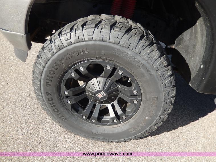 image for item H9634 2004 Ford F350 Super Duty Lariat FX4 Off-Road pickup truck