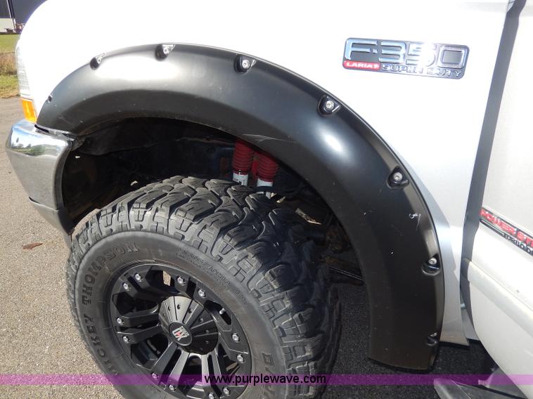 image for item H9634 2004 Ford F350 Super Duty Lariat FX4 Off-Road pickup truck