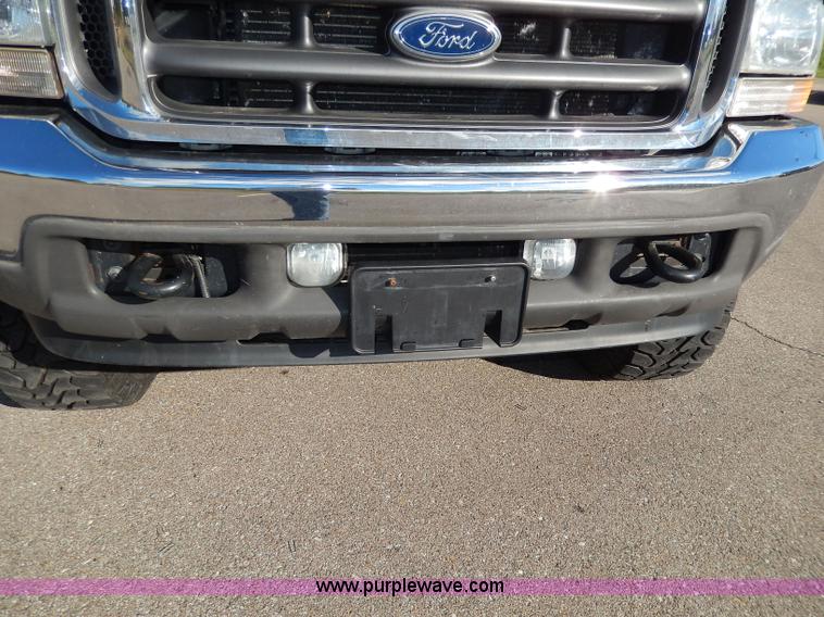 image for item H9634 2004 Ford F350 Super Duty Lariat FX4 Off-Road pickup truck