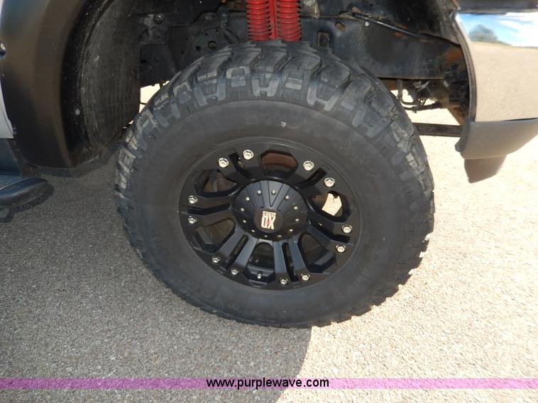 image for item H9634 2004 Ford F350 Super Duty Lariat FX4 Off-Road pickup truck