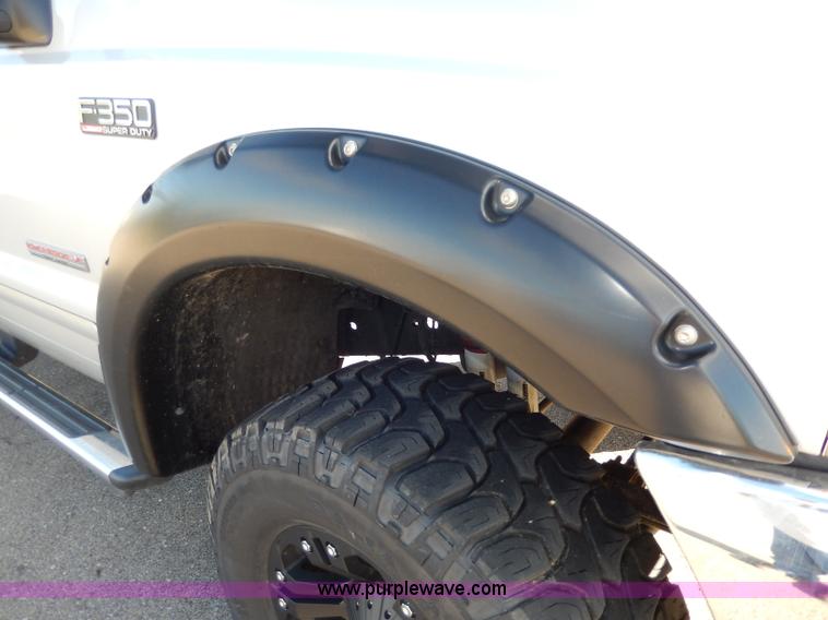 image for item H9634 2004 Ford F350 Super Duty Lariat FX4 Off-Road pickup truck