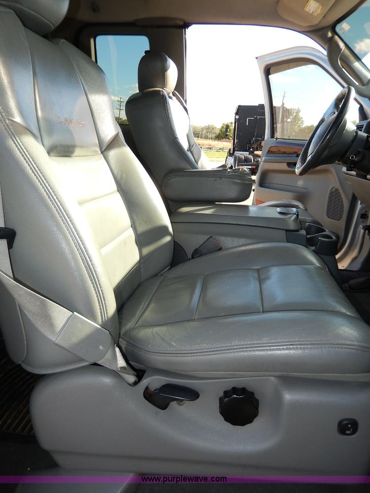 image for item H9634 2004 Ford F350 Super Duty Lariat FX4 Off-Road pickup truck