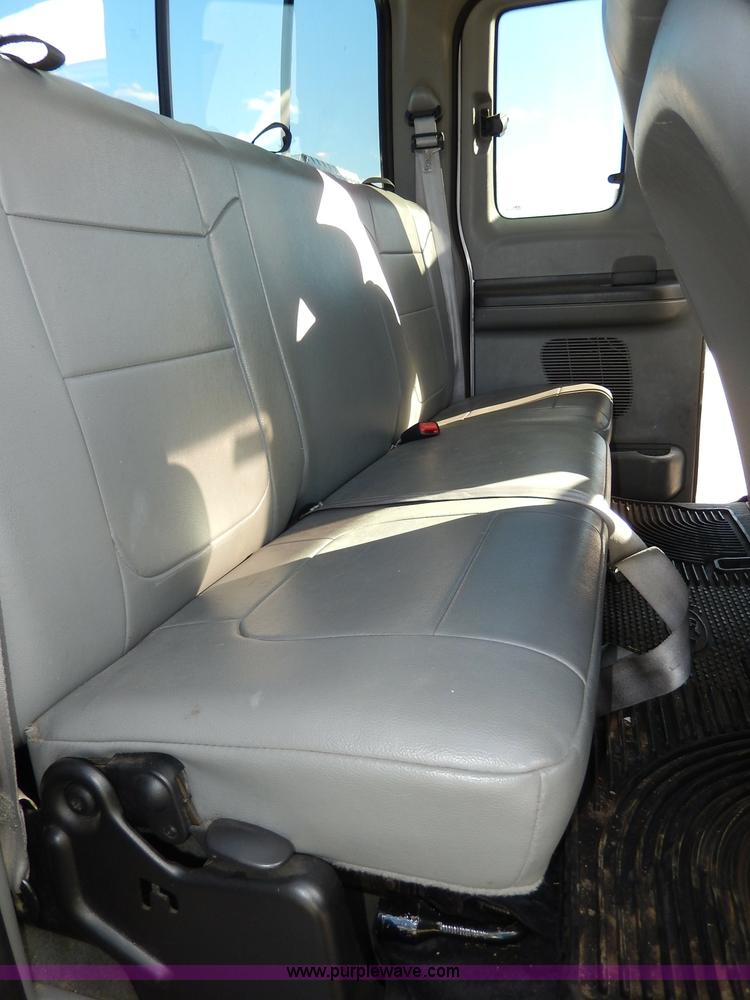 image for item H9634 2004 Ford F350 Super Duty Lariat FX4 Off-Road pickup truck