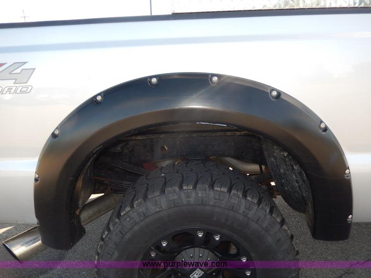 image for item H9634 2004 Ford F350 Super Duty Lariat FX4 Off-Road pickup truck