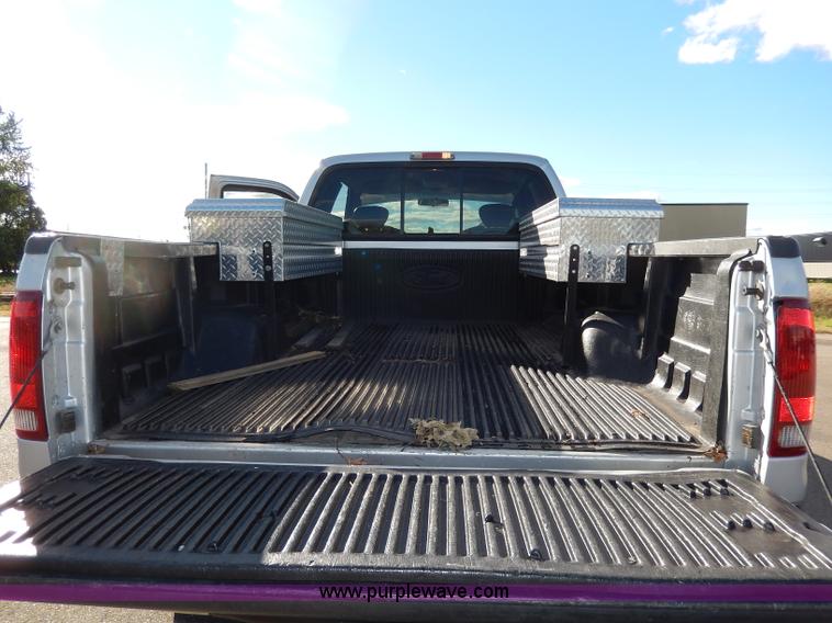 image for item H9634 2004 Ford F350 Super Duty Lariat FX4 Off-Road pickup truck