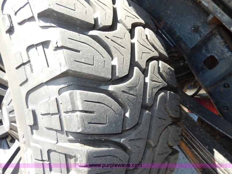 image for item H9634 2004 Ford F350 Super Duty Lariat FX4 Off-Road pickup truck