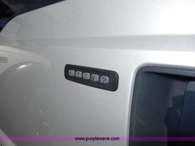 image for item H9634 2004 Ford F350 Super Duty Lariat FX4 Off-Road pickup truck