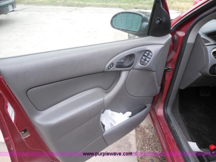image for item I1265 2003 Ford Focus