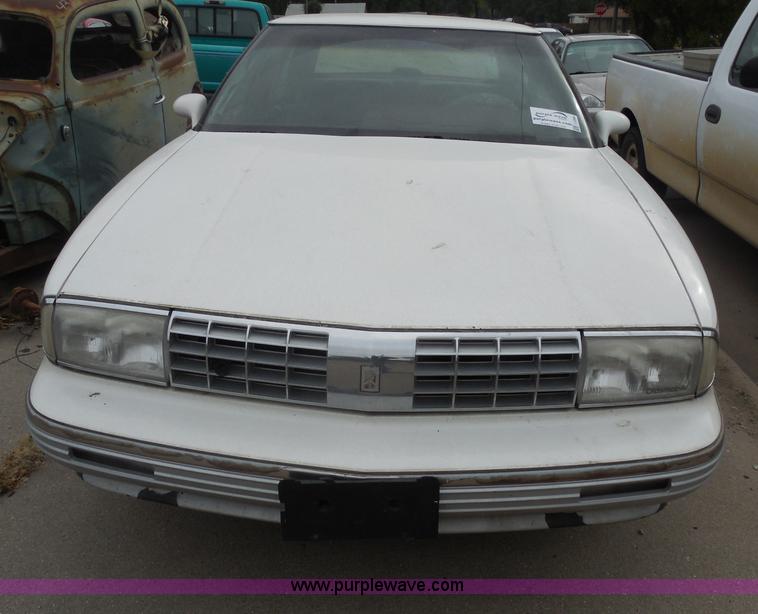 image for item I1268 1991 Oldsmobile Ninety Eight Regency Elite