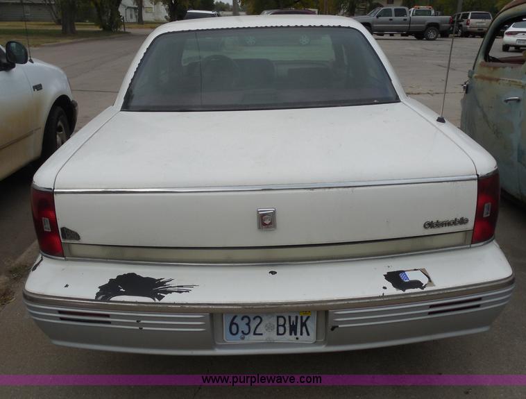 image for item I1268 1991 Oldsmobile Ninety Eight Regency Elite