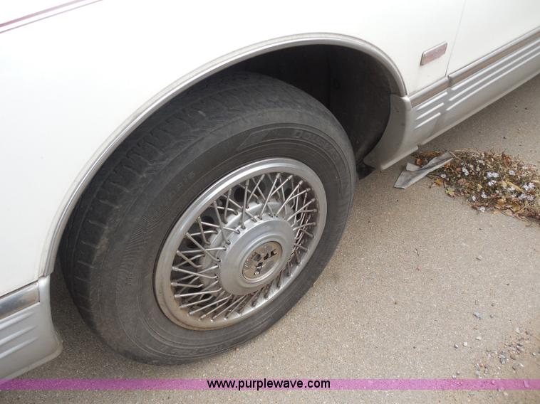 image for item I1268 1991 Oldsmobile Ninety Eight Regency Elite