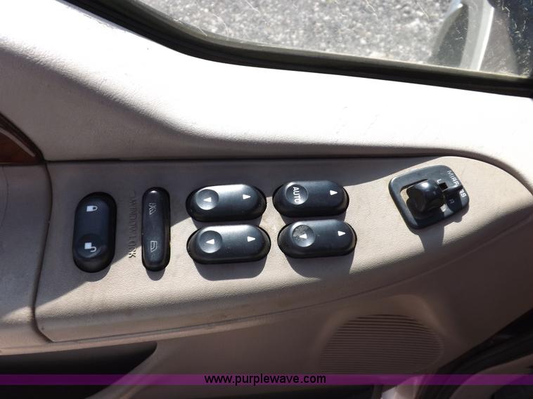 image for item I8390 2003 Ford F250 King Ranch Super Duty Crew Cab pickup truck