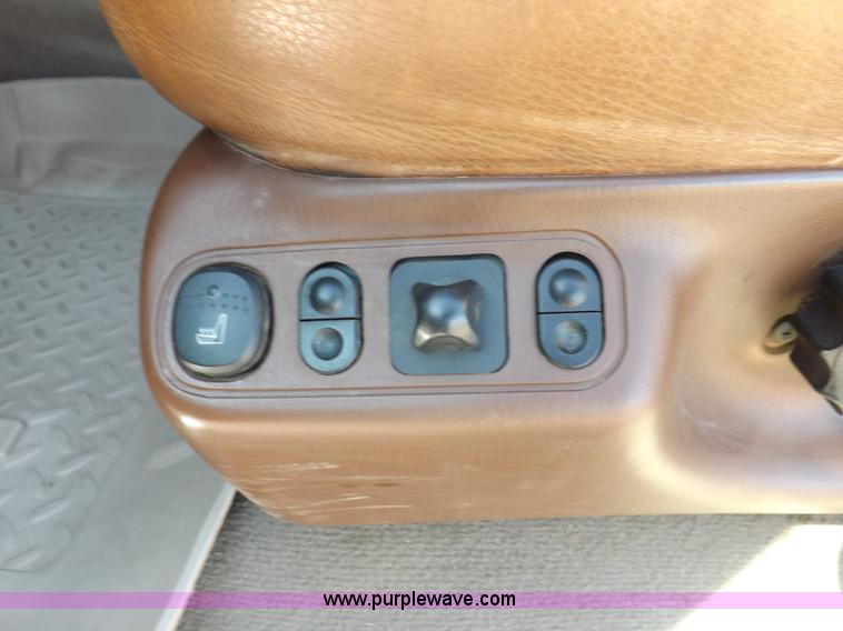 image for item I8390 2003 Ford F250 King Ranch Super Duty Crew Cab pickup truck